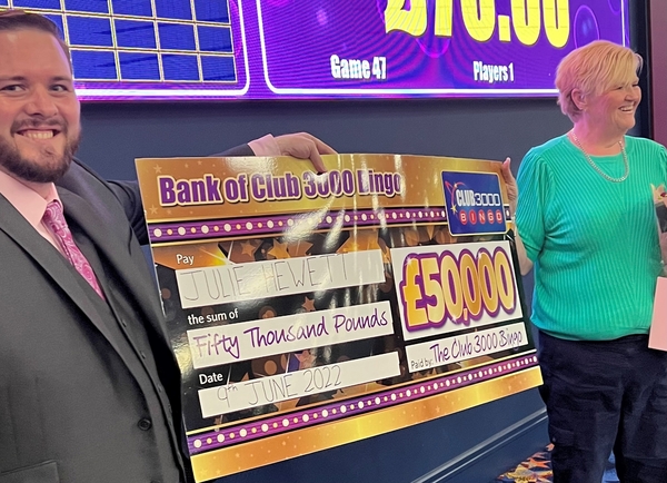 Jackpot Winner - Julie Hewett, Club 3000 Cardiff - 600x434